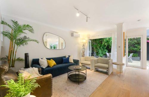 Neutral Bay House | Bright Townhome with Courtyard in Neutral Bay