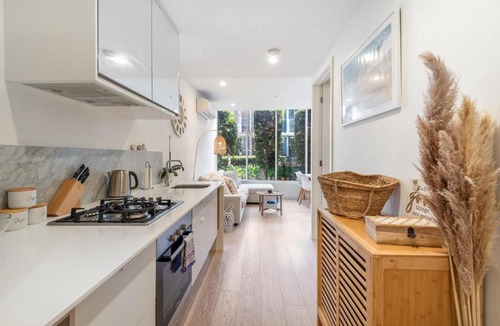 Brighton Apartment | Brighton 1-Bed Apartment with Balcony