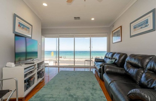 Brighton Apartment | Brighton Beachfront Sanctuary - Retro Coastal Charm