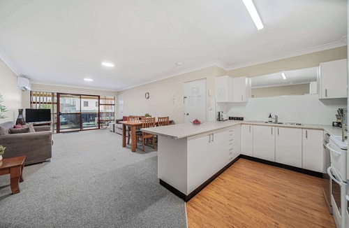 Dubbo Apartment | Brilliant Apartment on Brisbane - Walk Everywhere!