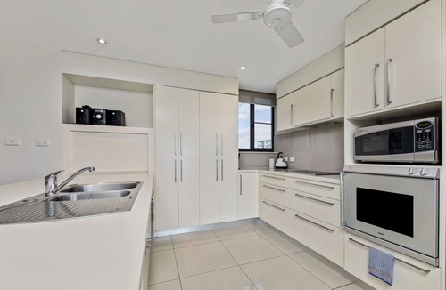 Darwin City Centre Apartment | Brilliant Harbour Views & Lap Pool: walk to shops