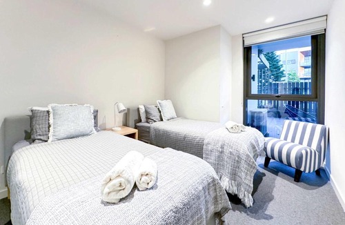 Werribee South Apartment | Brilliant Quay Boulevard Apt