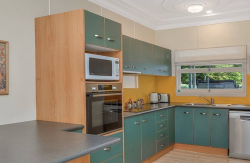 Patonga House | Brisk Bay Cottage by HolidayCo.