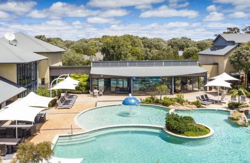 Broadwater House | Broadwater Bliss - Beachside Escape with Resort Perks