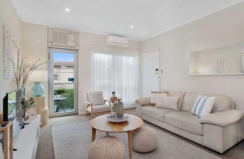 Glenelg South Apartment | Broadway Getaway - 150 Metres to Beach