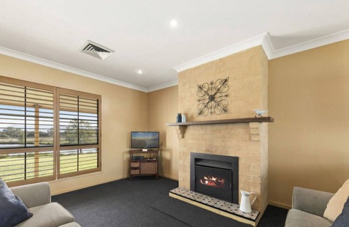 Rothbury Villa | Broken View Mountain Villa