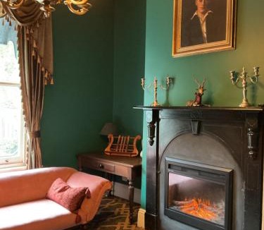Blackwood House | Bromwich Guest House - 250m to town centre!