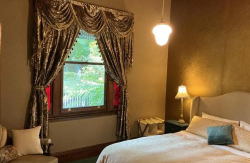 Blackwood House | Bromwich Guest House - 250m to town centre!