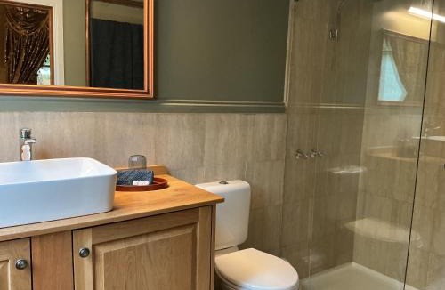 Blackwood House | Bromwich Guest House - 250m to town centre!