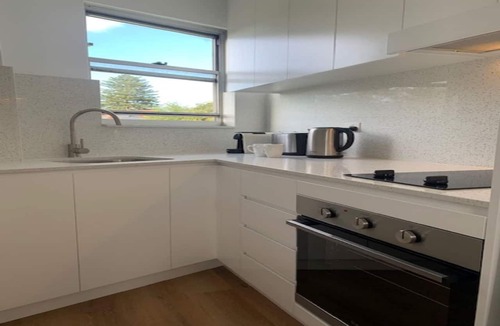 Waverley Apartment | Bronte Beach Coastal Apartment with Ocean View