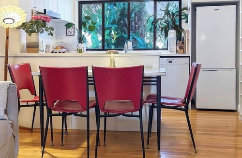 Bronte Apartment | Bronte Retreat. Beach at 500m with Rooftop access
