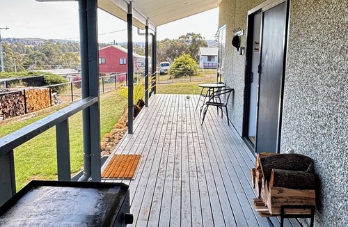 Bronte Park House | Bronte snug - Half way to everywhere