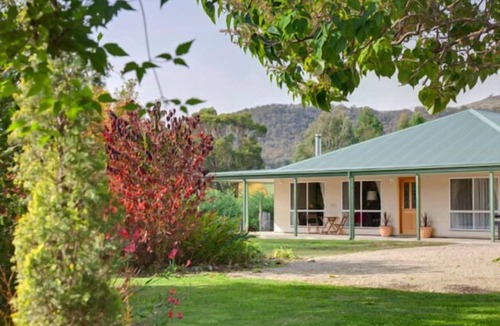 Myrrhee House | Brookfield Guesthouse