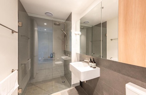 Brunswick Apartment | Brunswick Retreat! 5th floor 1-bed Unit w Parking