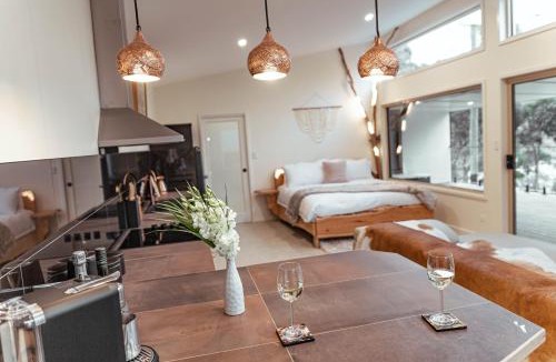 Adventure Bay Villa | Bruny Island Oceanfront Luxe Cabin with Spa