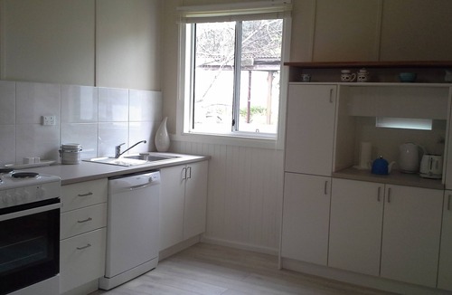 Riddoch House | Burr Cottage. Centrally located in the Limestone Coast.