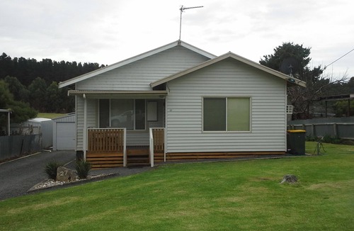 Riddoch House | Burr Cottage. Centrally located in the Limestone Coast.