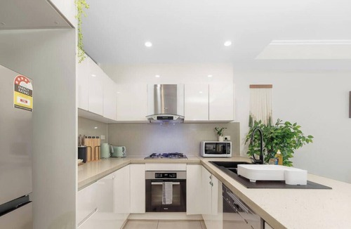 Burwood Apartment | Burwood 3BR | Near Station&Westfield& burwood park