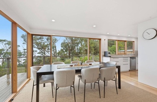 Tinderbox House | Bush Escape with Water Views