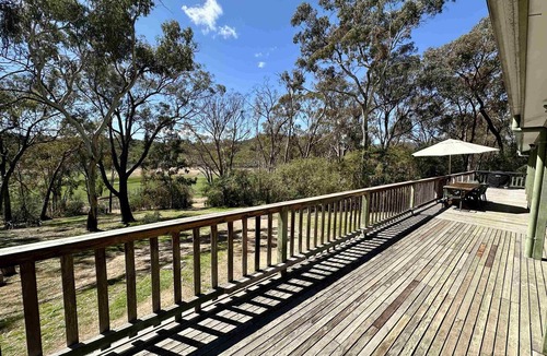 Jamieson House | Bush retreat near Lake Eildon - comfortable house on bush block