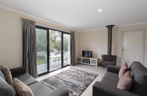 Jindabyne House | Bush Rock Touchdown Cottages