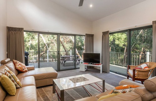 Anglesea House | Bush Surrounds On Weir