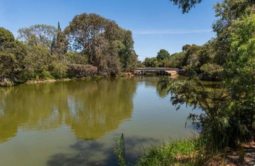 Busselton House | Busselton River Cottage with WiFi