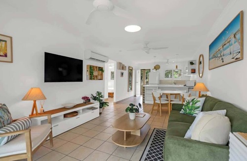 Port Douglas Apartment | Butterfly Escape—Poolside Stay near Beach & Dining
