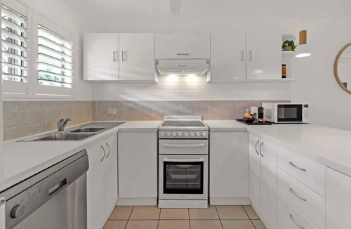 Port Douglas Apartment | Butterfly Escape—Poolside Stay near Beach & Dining