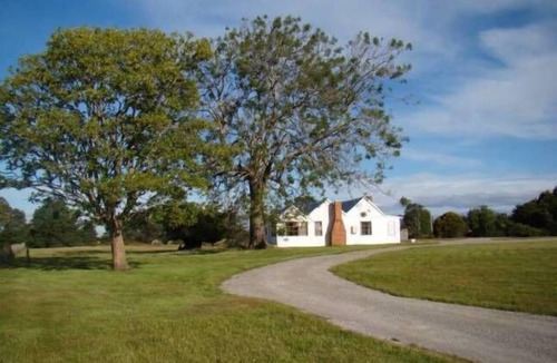 Nietta House | Buttons Cottage escape to country charm surrounded in nature.