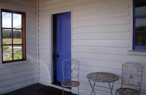 Nietta House | Buttons Cottage escape to country charm surrounded in nature.
