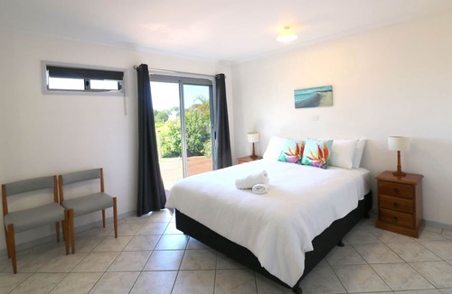 Eden House | By The Sea - 4 bedroom pet friendly home - 3+ nights