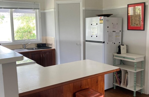 Swan Reach House | Bylands Cottage. Historic home with Tambo River views