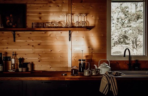 Jindabyne Cabin | Cabin in the Snowy Mtns - 5 mins > Jindabyne
