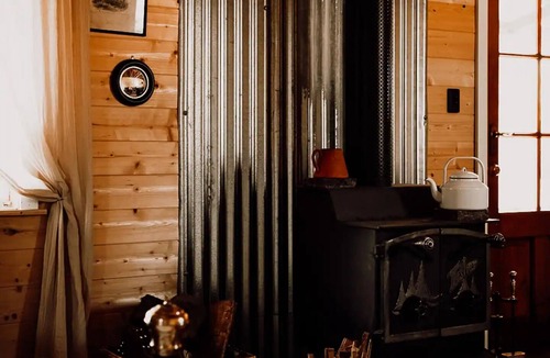 Jindabyne Cabin | Cabin in the Snowy Mtns - 5 mins > Jindabyne