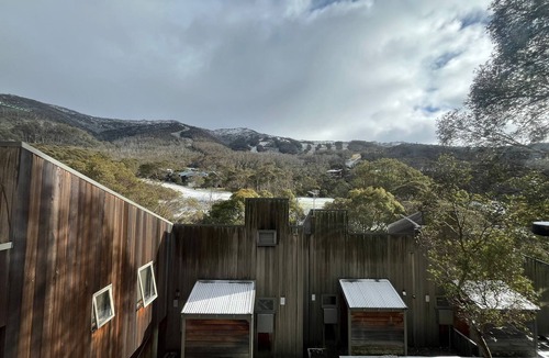 Thredbo Ski Chalet | cabin21 riverside - mountain chalet accommodation in Thredbo village
