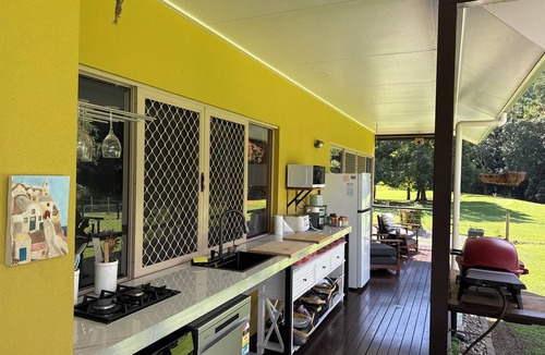 Redlynch House | Cairns PET FRIENDLY THE HOMESTEAD Getaway on 2 Acres 15 min to CBD