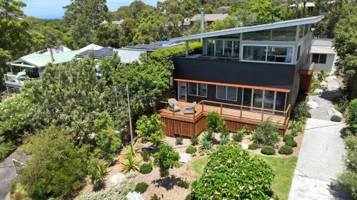 Macmasters Beach House | Calma By The Sea - Family Retreat With Pool