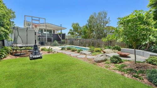 Macmasters Beach House | Calma By The Sea - Family Retreat With Pool
