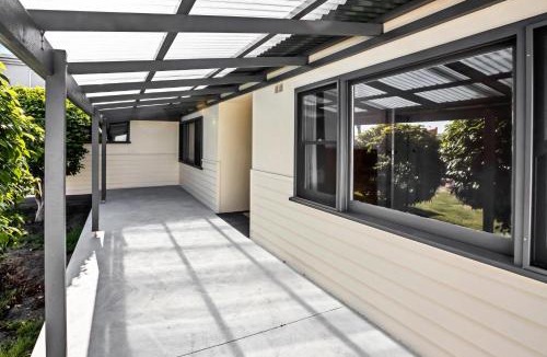 Lakes Entrance House | Camellia Cottage on Church