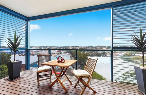 Camperdown Apartment | Camperdown 1 bdrm with car park, gym & pool