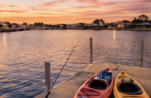 South Yunderup House | Canal escape with private jetty and huge deck