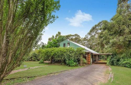 Canobolas House | Canobolas Mountain Four-Bedroom Log Cabin