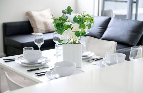 Canterbury Apartment | Canterbury fashion 2Br steps to Train & Woolworths