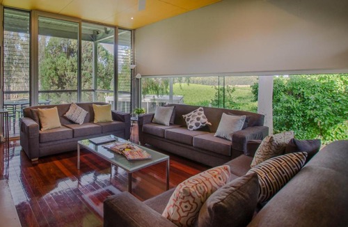 Lower Moira House | Cape Horn Vineyard 5 Bedroom Riverfront House on Working Vineyard
