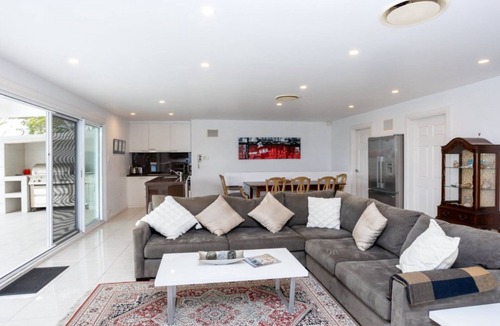 Copacabana House | Cape View Copa - Mesmerising Views, Pool, Spa!