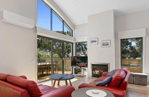 Apollo Bay House | Cape Vista 1 - BYO Linen