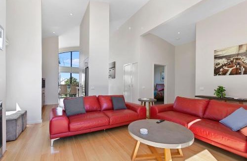 Apollo Bay House | Cape Vista 1 - BYO Linen
