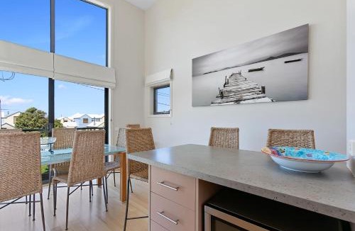 Apollo Bay House | Cape Vista 1 - BYO Linen