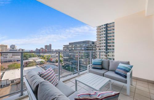 Darwin City Centre Apartment | Capital Panorama Central City Escape w Pool and Gym